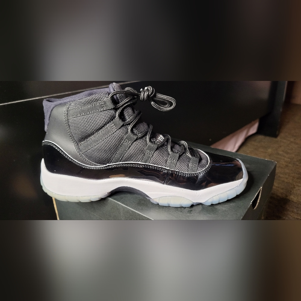 2016 Jordan Retro 11 Space Jam size 6.5Y